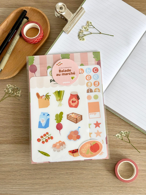 Contenu du kit Balade au marché présenté à plat : planches, fonds papier et sticker à l'unité