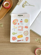 La planche Activités créatives photographiée à plat, stickers prédécoupés