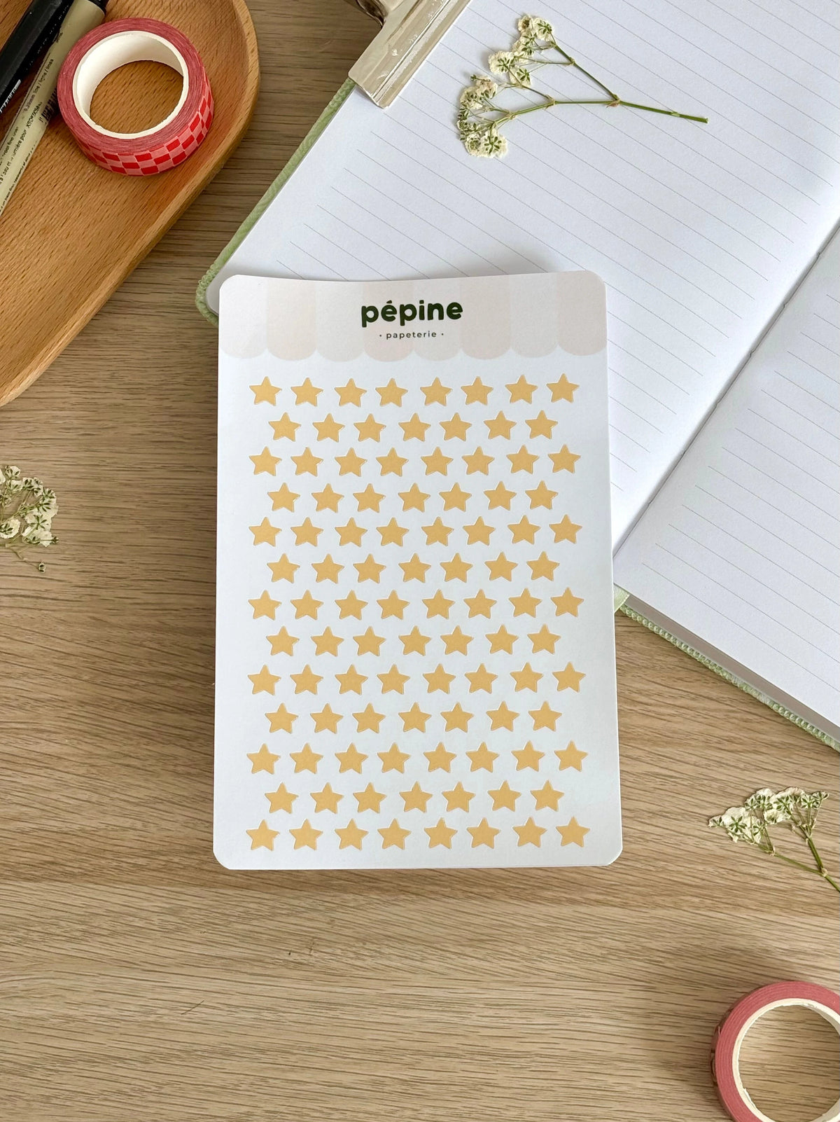 La planche Étoiles photographiée à plat, stickers prédécoupés